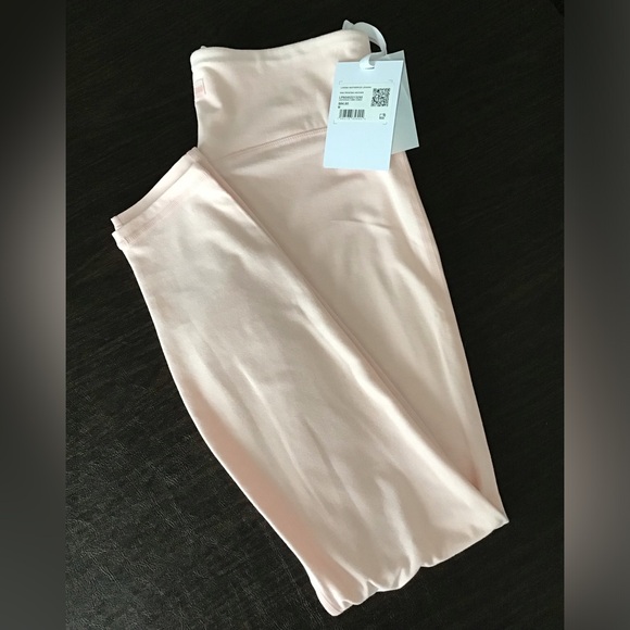 Fabletics Pants - NWT FABLETICS LUXE360 Leggings - Super soft!